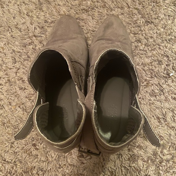 Booties - Picture 3 of 6